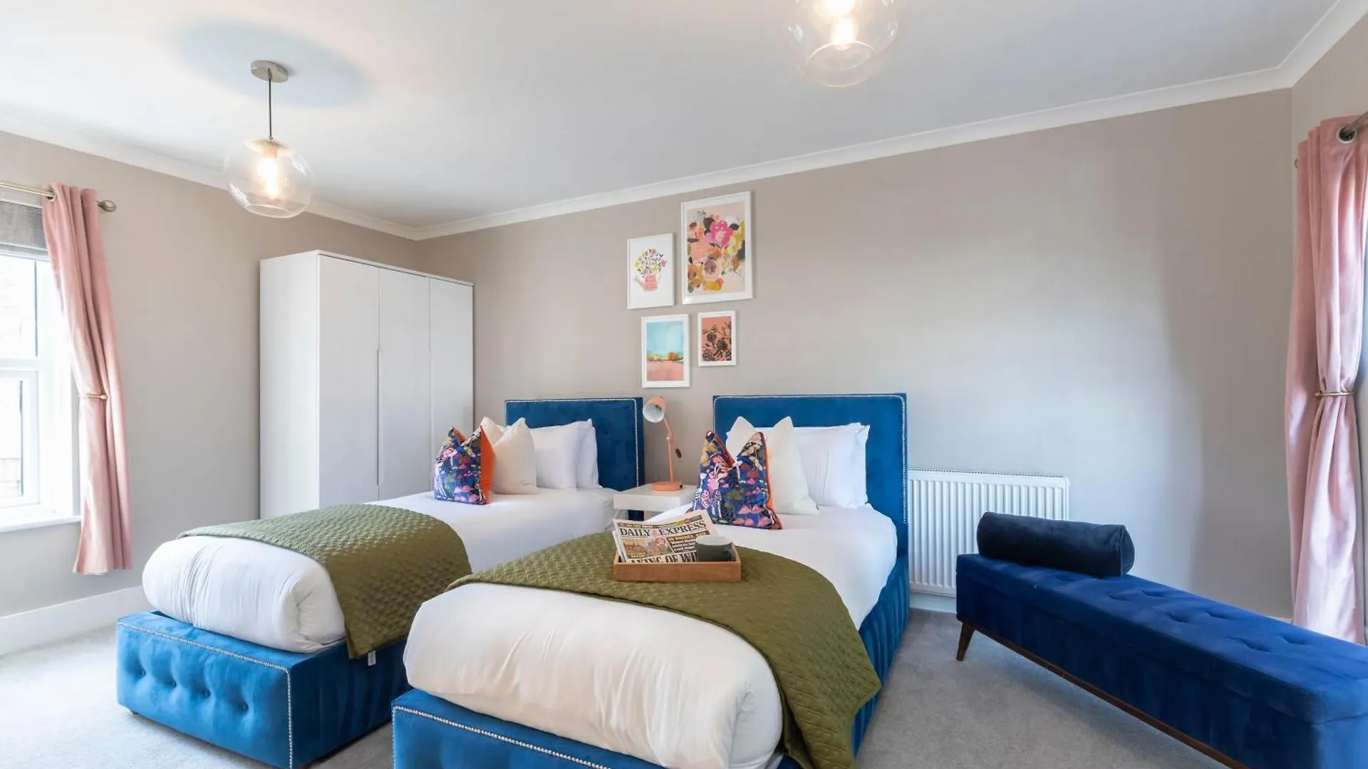 Holiday home Stylish 5 Bedroom 4 Bathroom Townhouse Cheltenham