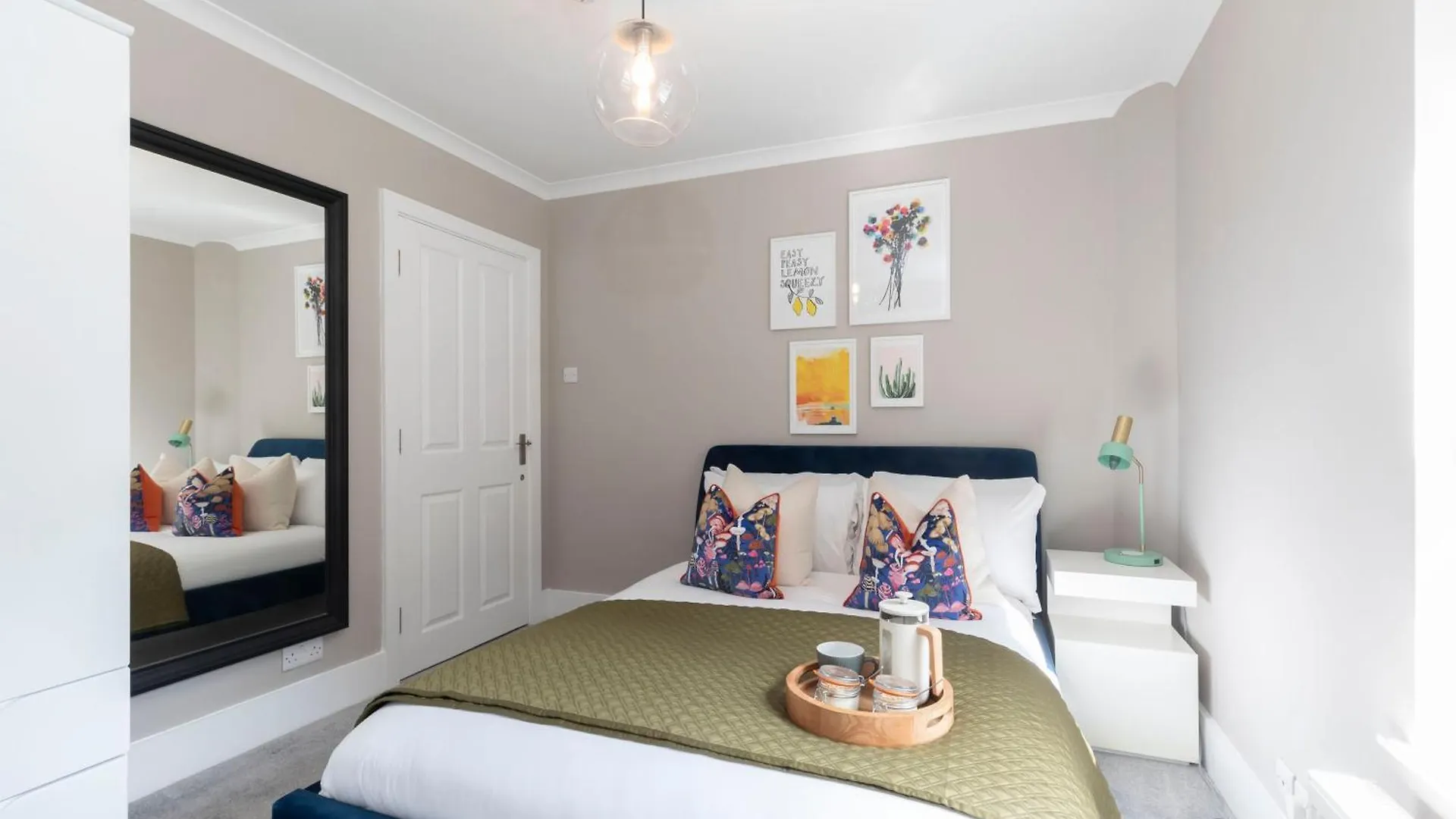 Stylish 5 Bedroom 4 Bathroom Townhouse Cheltenham United Kingdom