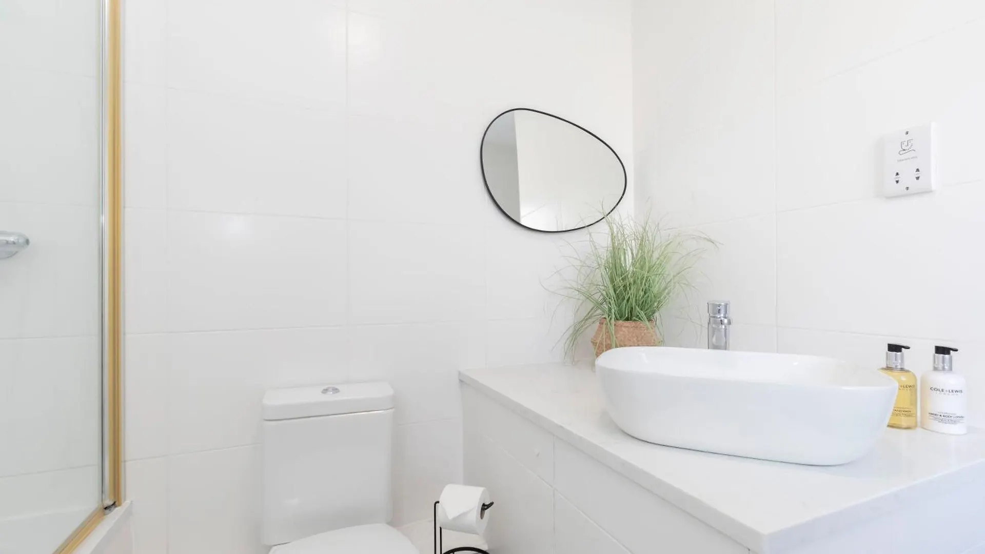 Stylish 5 Bedroom 4 Bathroom Townhouse Cheltenham Holiday home