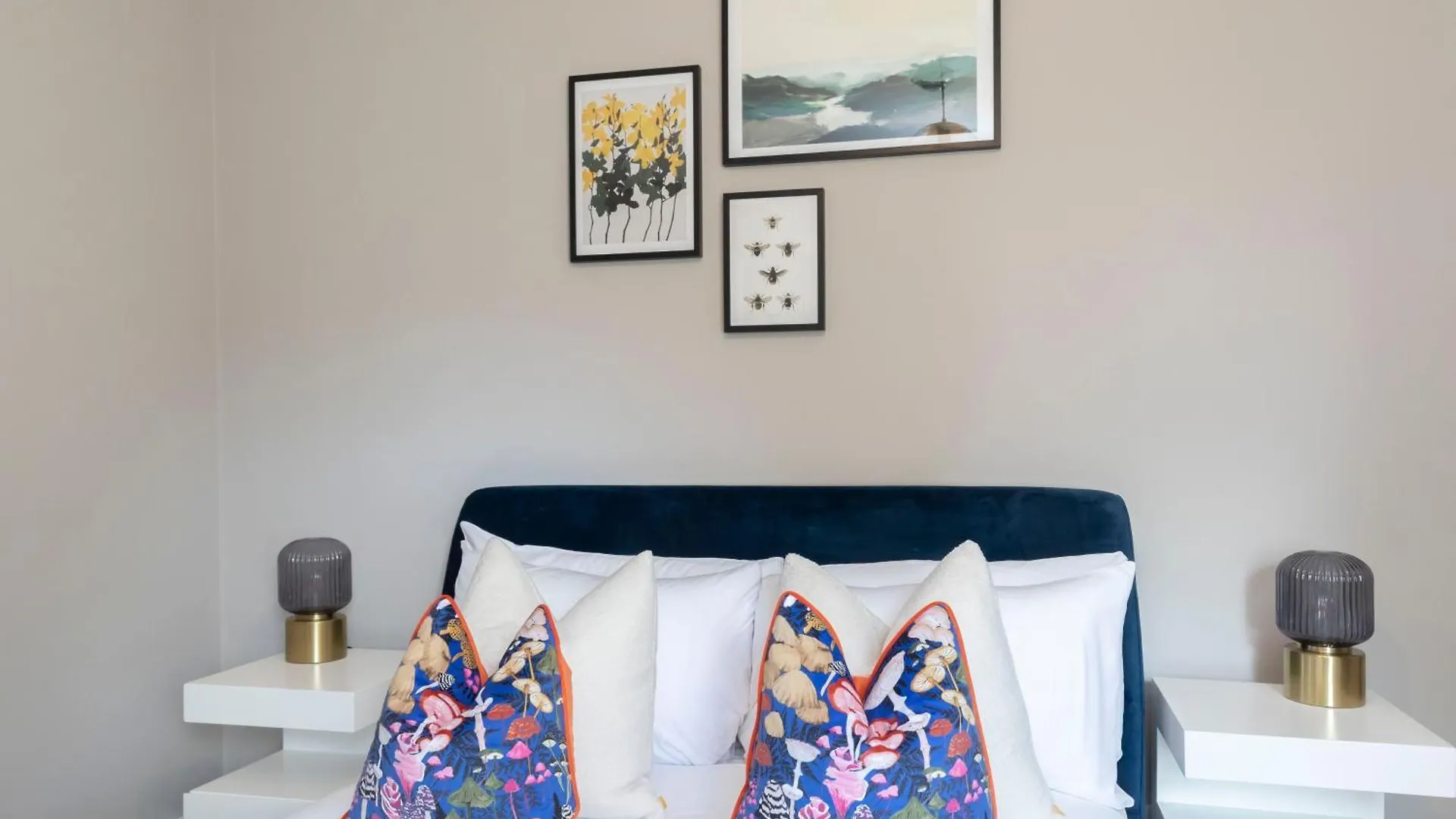 Holiday home Stylish 5 Bedroom 4 Bathroom Townhouse Cheltenham United Kingdom