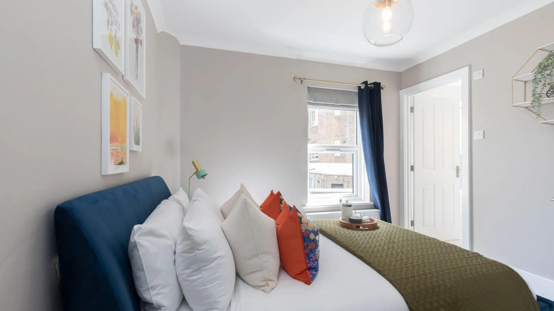 Stylish 5 Bedroom 4 Bathroom Townhouse Cheltenham United Kingdom